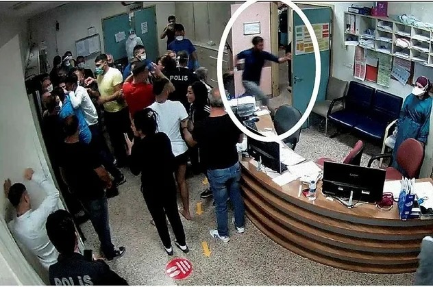 Sağlık çalışanlarına saldırı Türkiye'yi ayağa kaldırdı