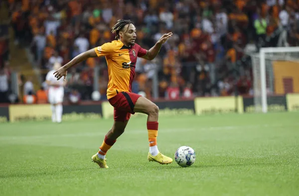 galatasaray-nelsson-ve-boeyun-fiyatini-belirledi-1-milyar-tl-kasaya-girecek-1671726506319.jpg
