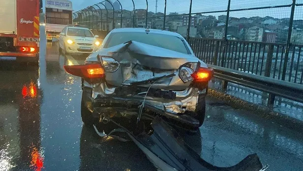 Son dakika: TEM otoyolunda 5 aracın karıştığı zincirleme trafik kazası!-4