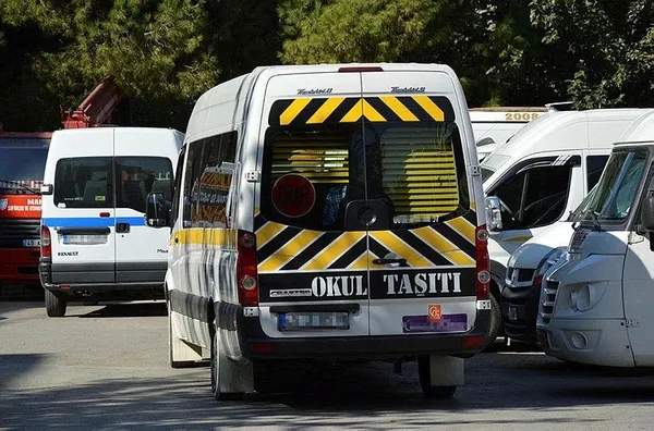 servis-ucreti-taksiyi-gecti-korsan-servisler-devrede-1692403237893.jpeg Servis ücretleri taksiyi geçti: Tarifeyi üçe katladılar! Fahiş servis ücretleri velileri korsana yönlendiriyor...-2