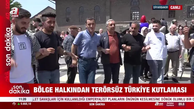 Fesih kararına halaylı kutlama!
