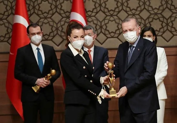 rtgd-2019-yili-medya-oscarlari-odulleri-sahiplerini-buldu-turkuvaz-medya-damga-vurdu-1610562325607.jpeg