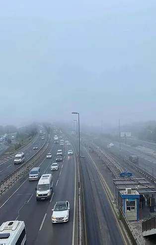 İstanbullu güne sisle uyandı! Haliç Köprüsü gözden kayboldu