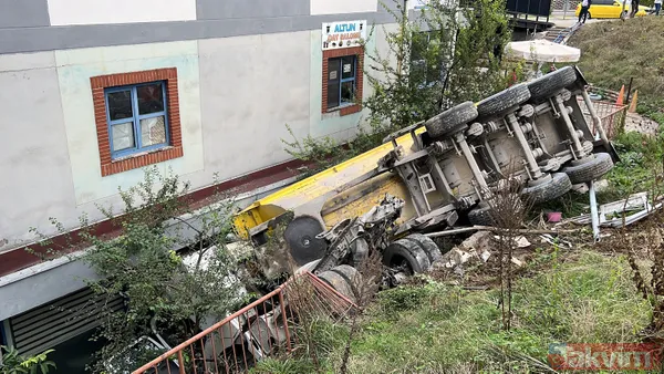 Faciaya ramak kala! Freni boşalan kamyon, taksi durağına daldı - 9