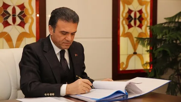 orhan-ozyurt-kimdir-kac-yasinda-nereli-orhan-ozyurt-sirketleri-nelerdir-1625331091922.jpg Orhan Özyurt kimdir? İş adamı Orhan Özyurt kaç yaşında, nereli, şirketleri nelerdir?-4