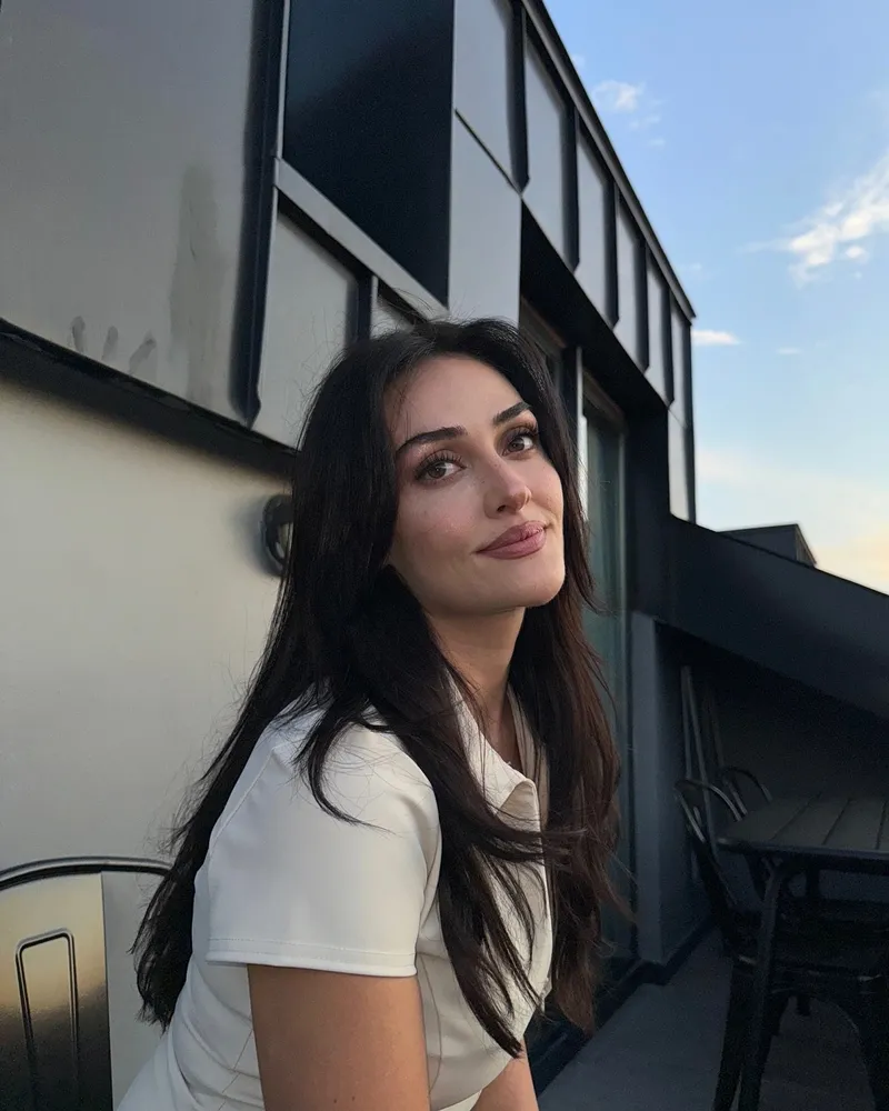 milanoda-ask-zamani-faruk-sabancidan-esra-bilgice-romantik-kutlama-1760518187703.jpg Kaynak: Sosyal medya