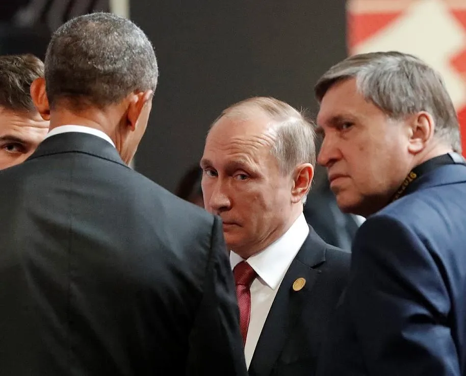 Obama ve Putin 4 dakika konuştu