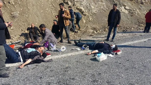Van'da yol ortasında can pazarı! Kurtarılmayı böyle beklediler-2