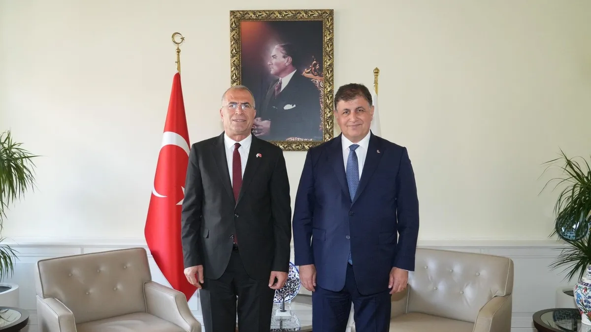 Cemil Tugay CHP'li başkanın gelinini es geçti! Diğer işçileri kapı önüne koydu