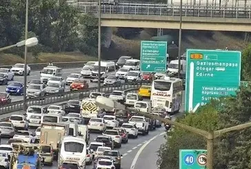 TEM Hasdal mevkiinde trafiği durma noktasına getiren kaza! Uzun araç kuyrukları oluştu | İSTANBUL YOL DURUMU