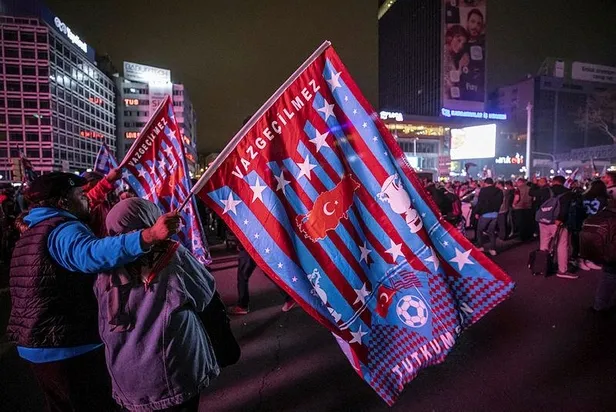 ulas-ozdemir-kaleme-aldi-sampiyon-trabzonsporun-hikayesi-1-1651440321664.jpeg Ulaş Özdemir kaleme aldı: Şampiyon Trabzonspor'un hikayesi 1-2