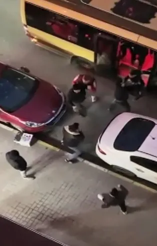 Yol verme kavgasında dubayla saldırdı! O anlar kamerada