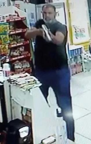 Müşterilerin gözü önünde kan donduran cinayet! Pompalı tüfekle öldürüldü