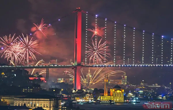 Başkan Erdoğan 'Türkiye Yüzyılı' butonuna bastı! Boğaz'da tarihi 'Cumhuriyet' şöleni: Nefes kesen havai fişek ve drone gösterisi - 17