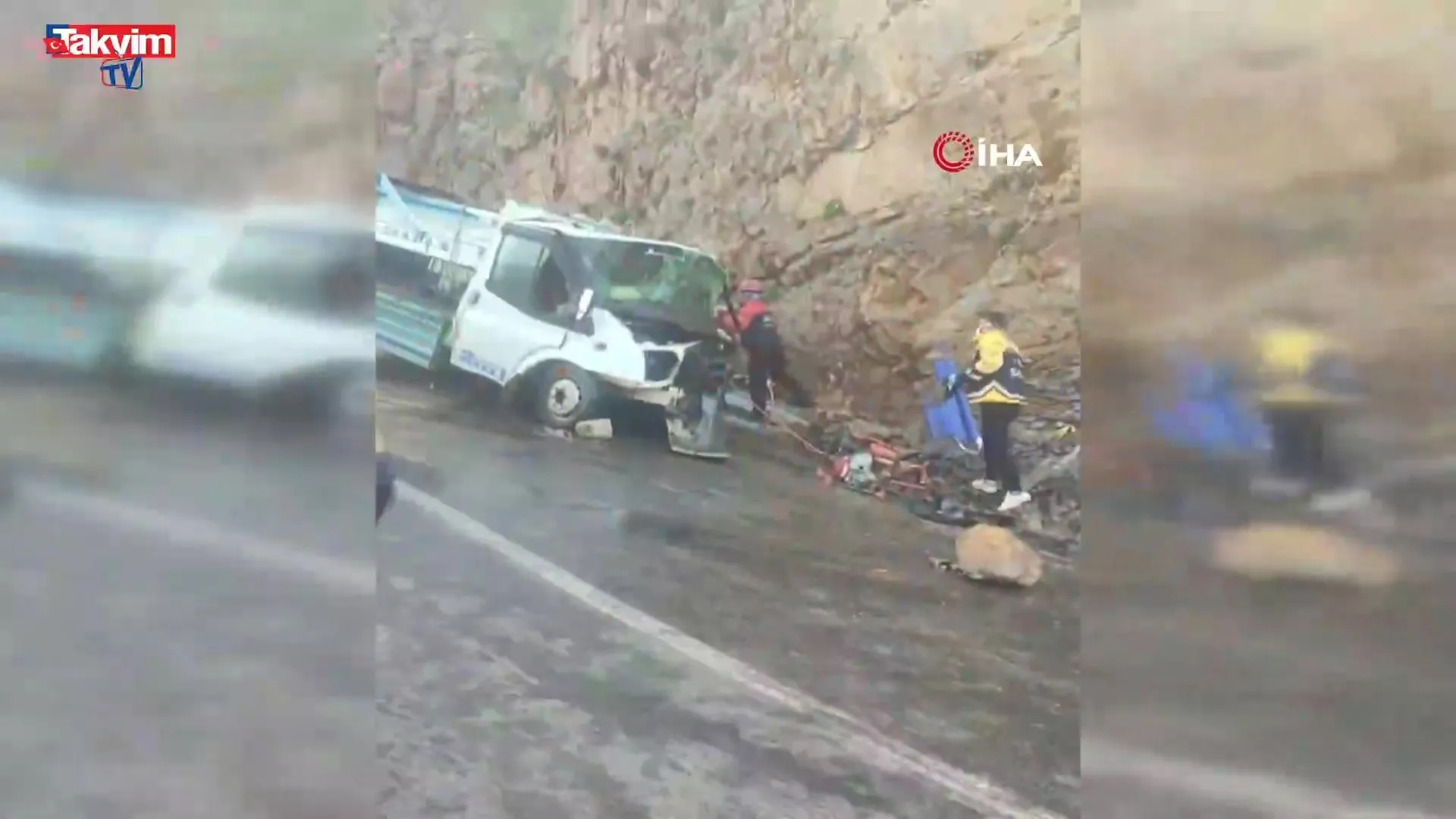 Kontrolden çıkan kamyonet kayalığa çarptı: 1 ölü, 1 yaralı