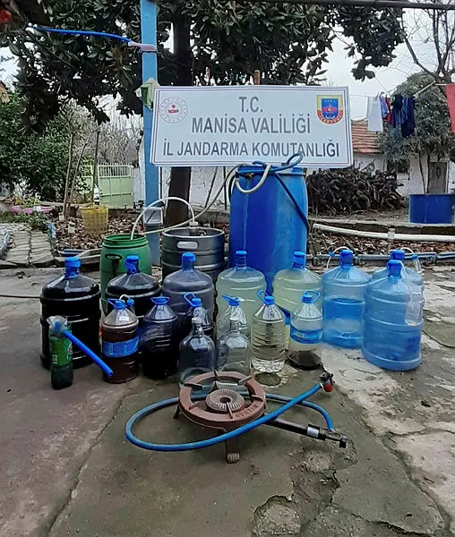 Jandarmadan yılbaşı operasyonu! Binlerce litre sahte içkiyi toprağa gömmüşler!-5
