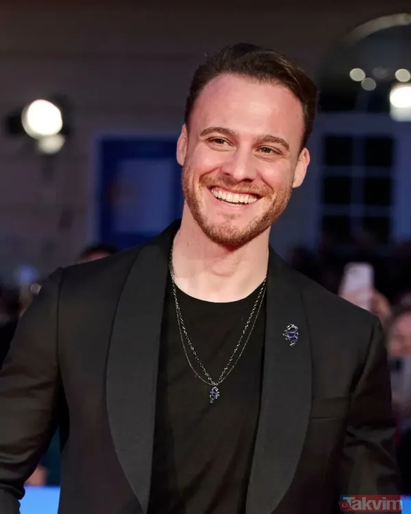 Mert Yazıcıoğlu ile Kerem Bürsin tatilde! İkilinin tekne pozu sosyal medyayı salladı! “Tek rakibim Kerem Bürsin” demişti... - 8