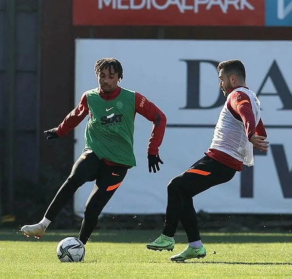 galatasarayda-buyuyen-kadro-krizi-cezali-ve-covid-19-geciren-futbolcular-zora-soktu-1641338667468.jpeg Galatasaray'da büyüyen kadro krizi! Cezalı ve Covid-19 geçiren futbolcular Aslan'ı zora soktu-2