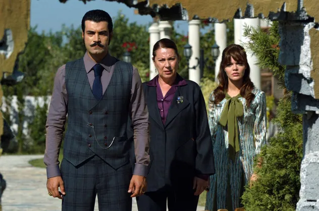 Bir Zamanlar Çukurova 45. son bölüm full tek parça izle! Yılmaz ve Demir aynı bahçeyi paylaşıyor