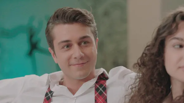 kardeslerim-88-bolumuyle-nefes-kesti-tolga-susenin-kardesini-ittigini-videoyu-gordu-1682846965630.jpg Kardeşlerim 88. bölümüyle nefes kesti! Tolga, Süsen'in kardeşini ittiğini videoyu gördü!-7