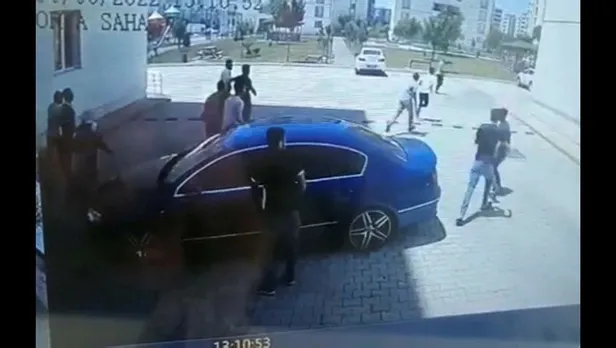 akrabalar-birbirine-girdi-satirli-pompali-tufekli-kavga-1656595679002.jpeg Akrabalar birbirine girdi! Satırlı pompalı tüfekli kavga-2