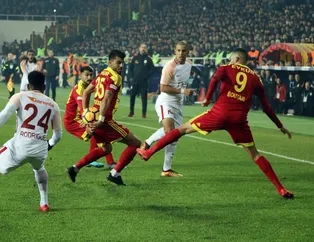 Usta kalemler Y.Malatya-G.Saray maçını yazdı
