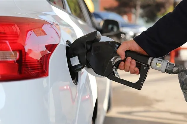 Araç sahipleri dikkat! Petroldeki düşüş akaryakıt fiyatlarını düşürdü: Motorine indirim geliyor