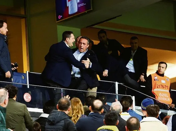 Sarı-Lacivertli camiaya sayısız başarısızlık yaşatan Ali Koç’tan bir ilk daha! Kulüp tarihi boyunca ilk kez...-5