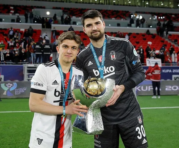 kartal-katarda-yeniden-dirildi-antalyasporu-penaltilarda-yenerek-super-kupanin-sahibi-oldu-1641421350195.jpeg Kartal Katar'da yeniden dirildi! Antalyaspor'u penaltılarda yenerek Süper Kupa'nın sahibi oldu-2