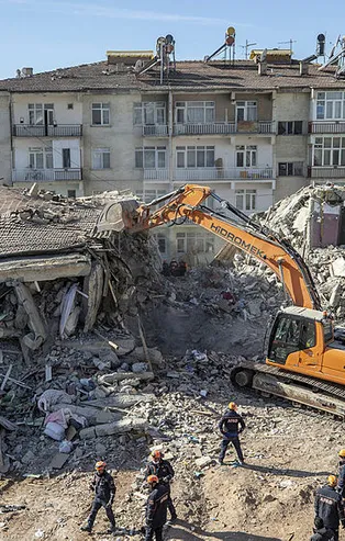 Elazığ'da inşaatlar durduruldu!