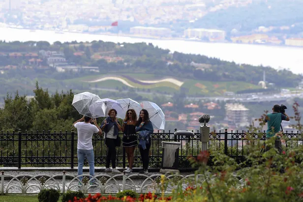 SON DAKİKA: Meteoroloji uyarmıştı! İstanbul'u kara bulutlar sardı-6