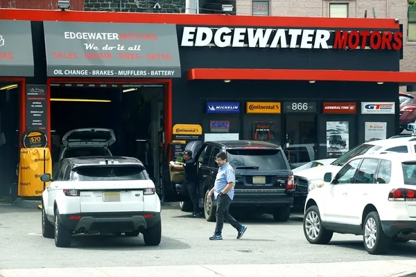 Adil Öksüz'ün kayınbiraderi ABD bayrağını öperken görüntülendi-17