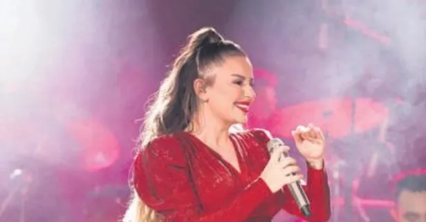 Merve Özbey, önceki akşam Jolly Joker Vadistanbul'da sahne aldı