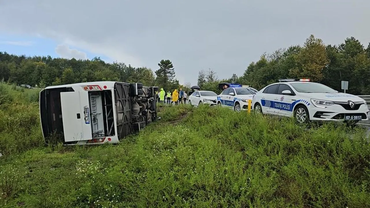 Zonguldak’ta yolcu midibüsü devrildi! Çok sayıda yaralı var