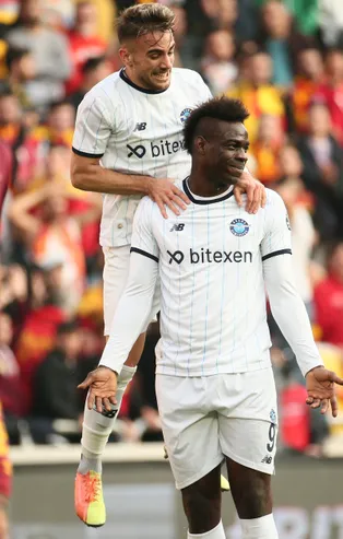 Mario Balotelli füzesi! Herkes onu konuşuyor