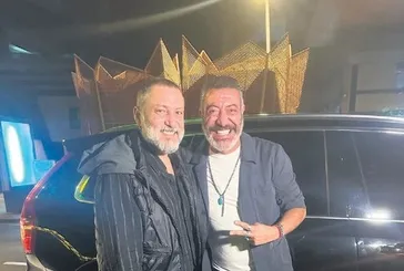 Aşk sorularına güldü