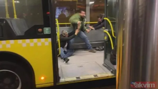 Metrobüste dehşet anları! Saldırıya uğrayan Mustafa Köklü: "Bıçak iyi ki bana geldi, eşime ya da çocuğuma da gelebilirdi" - 1