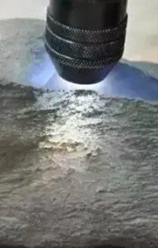 Yolda yürürken bulduğu taşla köşeyi döndü! İçinden servet çıktı