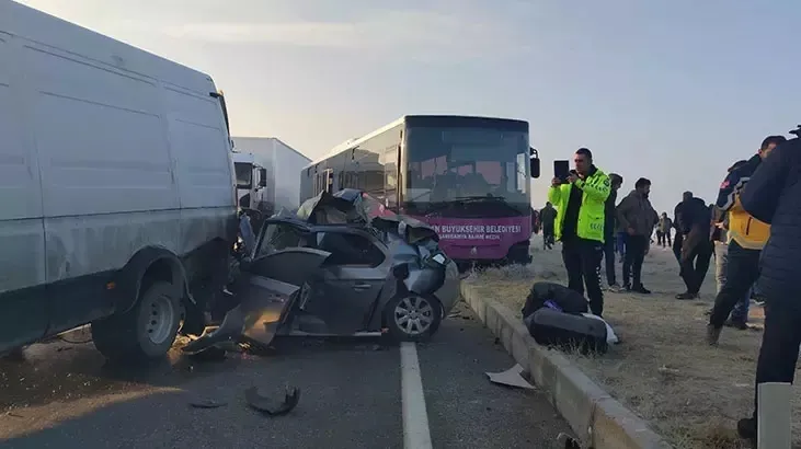 Van'da zincirleme kaza (İHA)