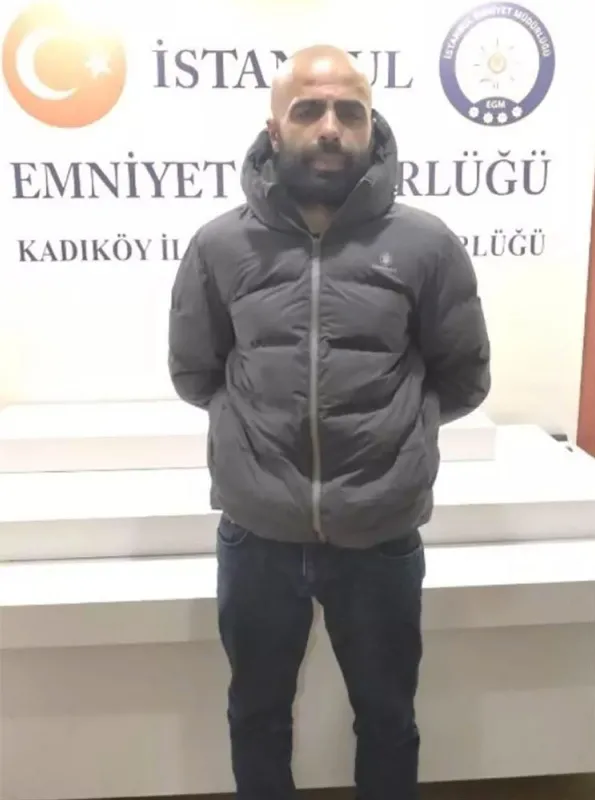 kadikoy-tavsantepe-metrosunda-elindeki-bicakla-teror-estiren-emrah-yilmazin-babasi-ziya-yilmaz-vicdan-azabindan-ben-de-gidecektim-1638107281851.jpg Kadıköy-Tavşantepe metrosunda elindeki bıçakla terör estiren Emrah Yılmaz'ın babası Ziya Yılmaz: Vicdan azabından ben de gidecektim-9