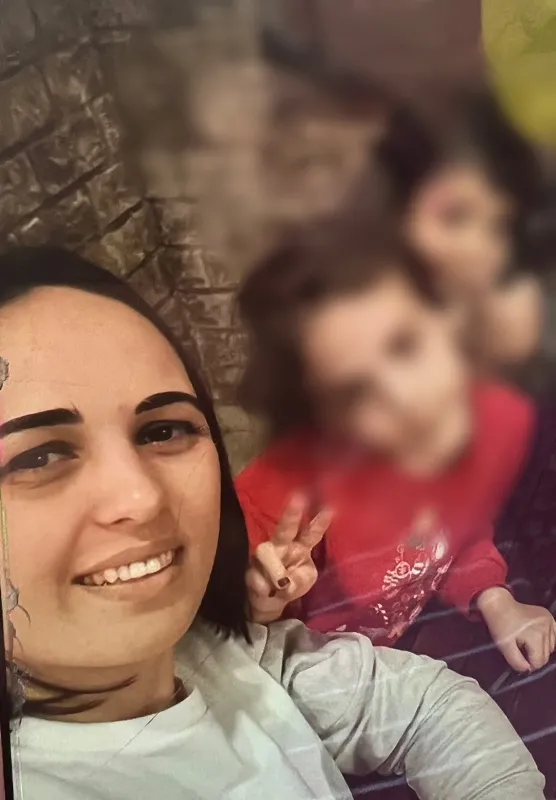 ikizlerini-odaya-kilitleyip-once-esini-vurdu-sonra-intihara-kalkisti-cocuklar-bulundugunda-titriyorlardi-1644216791254.jpg İkizlerini odaya kilitleyip önce eşini vurdu sonra intihara kalkıştı! Çocuklar bulunduğunda titriyorlardı-3