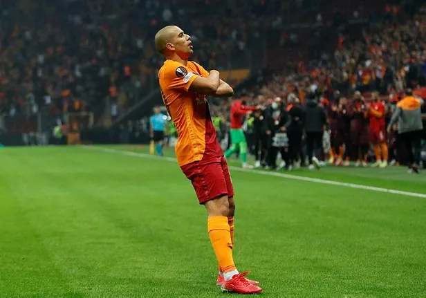 cezayirde-feghouli-firtinasi-burkina-faso-macinda-1-gol-atan-yildiz-futbolcu-takimini-play-offa-tasidi-1637185165753.jpeg Cezayir’de Feghouli fırtınası! Burkina Faso maçında 1 gol atan yıldız futbolcu takımını play-off’a taşıdı-6