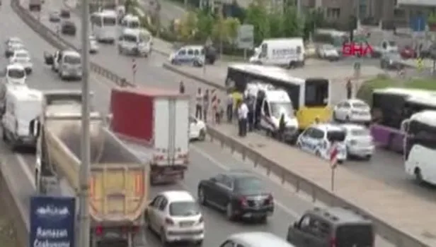 Kadıköy'de feci kaza! Trafik felç oldu