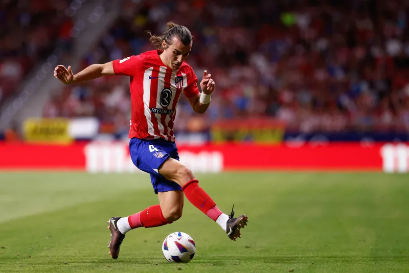 fenerbahce-bir-transferi-daha-bitirdi-jose-mourinhonun-talebi-sonrasinda-imzalar-atiliyor-1719750127535.jpg Fenerbahçe bir transferi daha bitirdi! Çağlar Söyüncü de tamam... Jose Mourinho'nun talebi sonrasında imzalar atılıyor-8