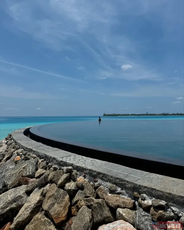 Tatile çıkan Hadise’den bikinili paylaşım gecikmedi! Üstsüz pozuyla sezonu açtı - 8