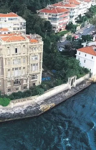 Boris Johnson ve Banker Kasteslli'nin yalı kardeşliği