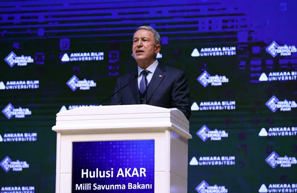 milli-savunma-bakani-hulusi-akar-turkiye-terorle-mucadelede-yalniz-birakildi-1623396249166.jpg