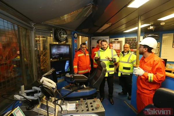Bakan Berat Albayrak, Türkiye’nin ilk sondaj gemisini inceledi - 5