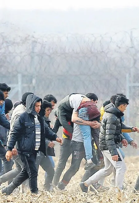 Yunan çıldırdı! Umut yolculuğuna çıkan sığınmacılara kurşun yağdırdı: 1 ölü, 2'si ağır 5 yaralı-4