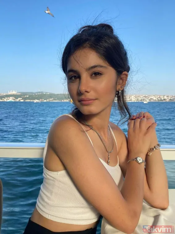 Babası 47 yaşında kan kanserinden hayatını kaybetmişti! Genç oyuncu Helin Kandemir'in babasının tabutu başında gözyaşlarına hakim olamadı - 20